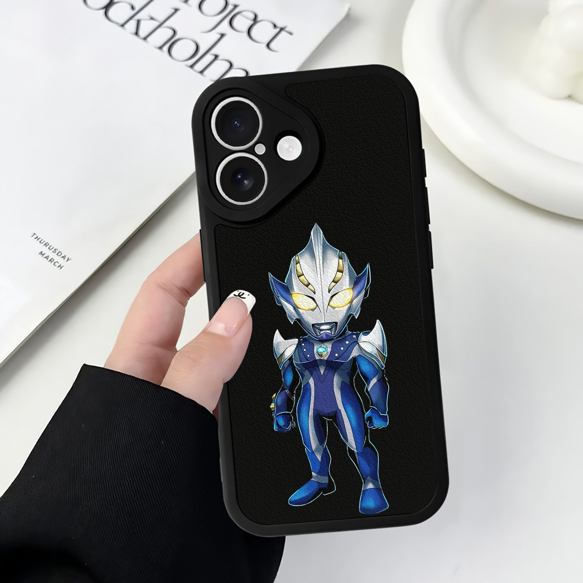 （画像用） ウルトラマン Ultraman 【iPhone 16シリーズ対応】シリコンスマホケース（レザー調） 材質：シリコン